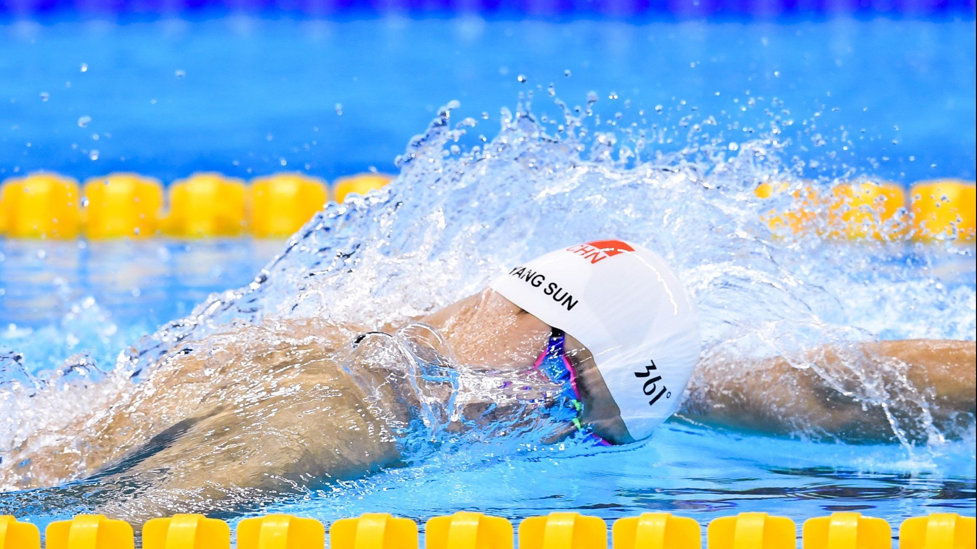 维尼修斯生涯之夜闪耀,荷兰横扫澳大利亚展现统治力